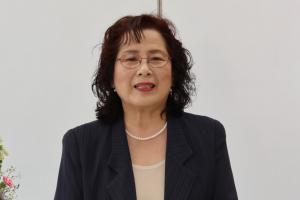 あいさつをしている桑原会長の写真