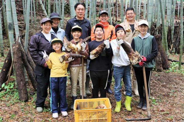 タケノコ堀り後の記念撮影