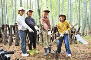 タケノコ堀りの様子1枚目
