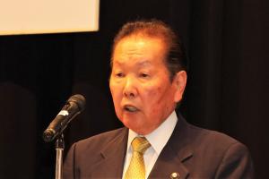 あいさつをする佐々木市長