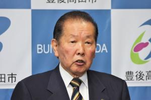 激励の言葉を掛ける佐々木市長
