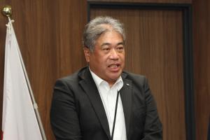 あいさつをしている植松支店長の写真