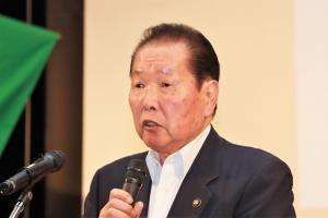 あいさつをする佐々木市長