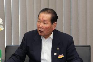 お礼を言っている佐々木市長の写真