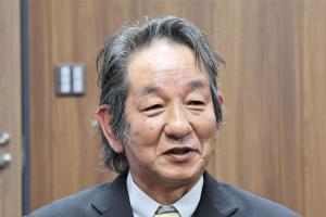 説明をする渕代表