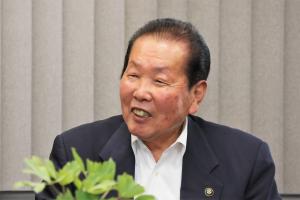 感想を述べる佐々木市長