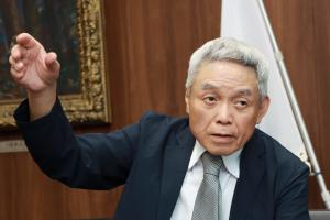 説明する高梨さん