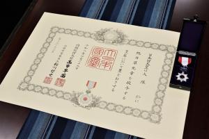 大塚さんが受章した旭日単光章