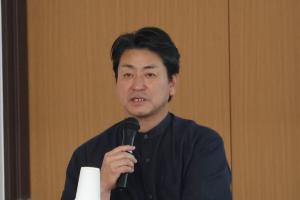 講演をしている阿部代表理事の写真