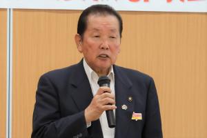 佐々木市長があいさつをしている写真