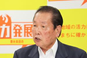 激励の言葉を掛ける佐々木市長
