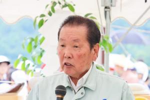 あいさつをする佐々木市長