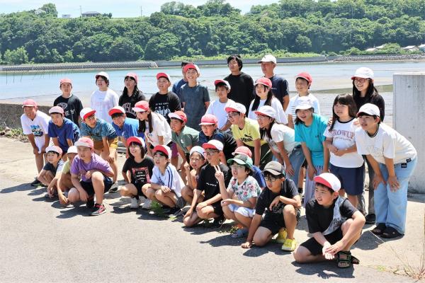 放流後の記念撮影