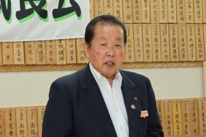 あいさつをしている佐々木市長の写真