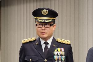 あいさつをしている米村本部長の写真