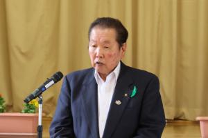 あいさつの言葉を述べる佐々木市長の写真