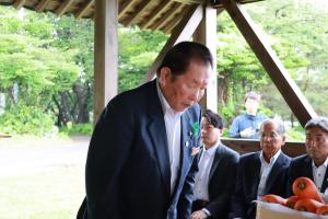 佐々木市長による玉串奉奠の様子