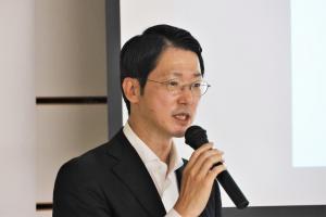 講演する髙橋所長