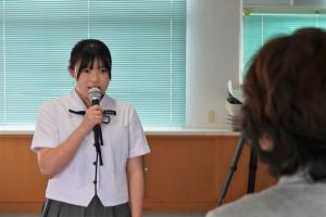 お礼を言う生徒代表者