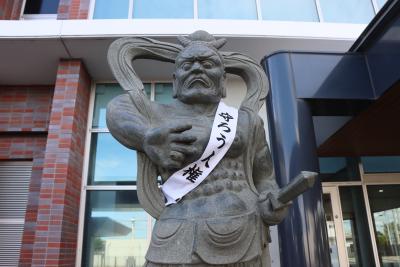 高田庁舎仁王像のタスキ掛け