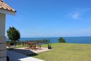 テラスから海をみた景色