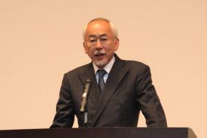 水谷修さんの講演の写真