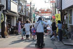 夜台市の商店街の写真