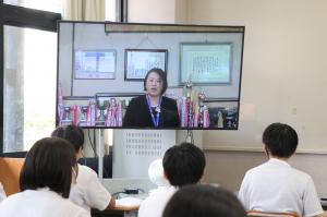 板井学校教育課長があいさつをしている写真