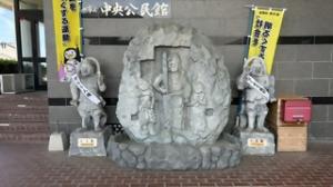 中央公民館の仁王像