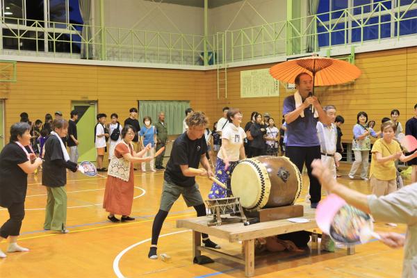 盆踊り大会の様子