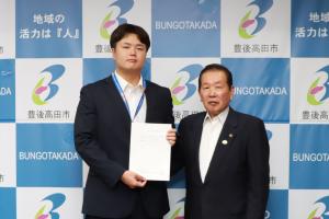 辞令交付後の記念撮影