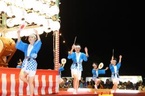 子ども草地おどり教室の出演中の写真