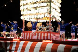 草地踊り保存会の出演中の写真