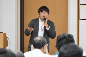 講演をする松浦さん