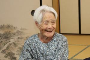 笑顔の吉田さんの写真