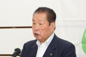 激励の言葉を述べる佐々木市長