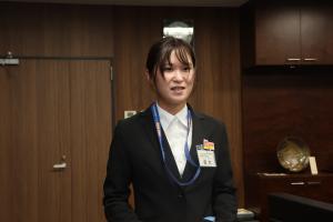決意表明をしている榎本さんの写真