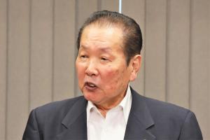 あいさつをする佐々木市長