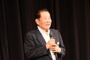 あいさつをしている佐々木市長の写真