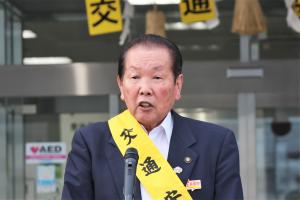 あいさつをする佐々木市長