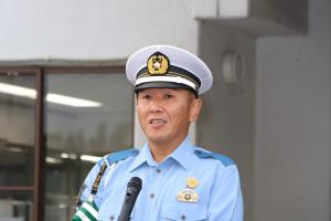 あいさつをする木田所長