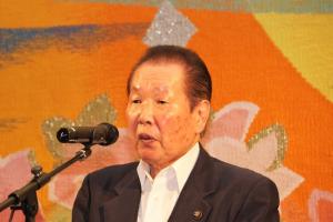 あいさつをする佐々木市長