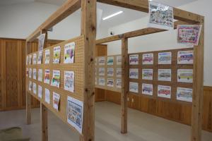 ボンネットバス塗り絵展示の写真
