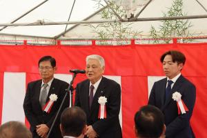 施工者代表謝辞を述べる堤俊之氏