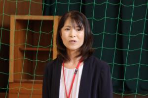 秋吉校長のあいさつの様子