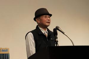 弁論している弁士の写真(最優秀賞受賞弁士)