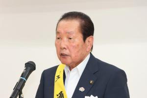あいさつをする佐々木市長