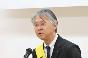 祝辞を述べる金子局長