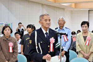 謝辞を述べる代表者