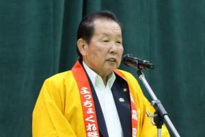 あいさつをしている佐々木市長の写真